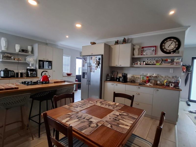 Coastal Luxury & Flair at Breedezicht Estate! - Photo 8