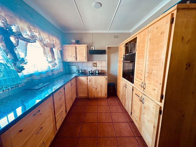 3 bedroom house for sale in good area of Vryheid - Photo 10