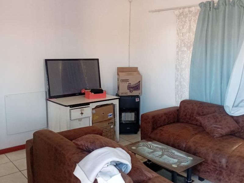 Spacious 3-Bedroom House to Rent in Litha Park - Photo 9