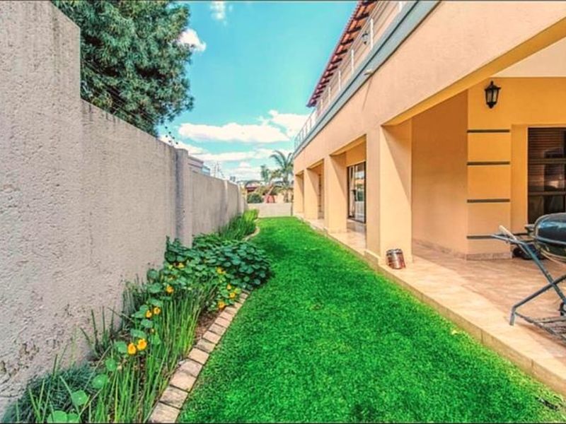 Luxury Family Living in Prestigious Khyalami AH, Midrand Welcome to this exceptional 4-bedroom home nestled in the highly sought-after and secure Khyalami AH - Photo 3