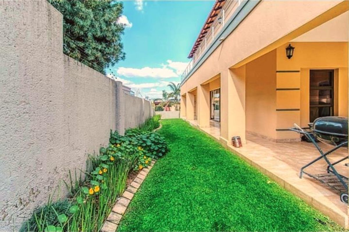Luxury Family Living in Prestigious Khyalami AH, Midrand Welcome to this exceptional 4-bedroom home nestled in the highly sought-after and secure Khyalami AH - Photo 3