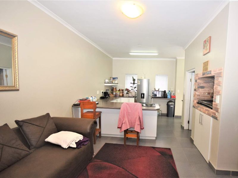 Stunning 3-Bedroom Apartment with Modern Amenities and Security Features - Photo 5