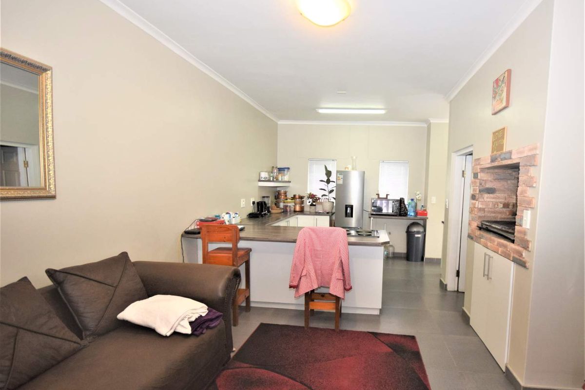 Stunning 3-Bedroom Apartment with Modern Amenities and Security Features - Photo 5