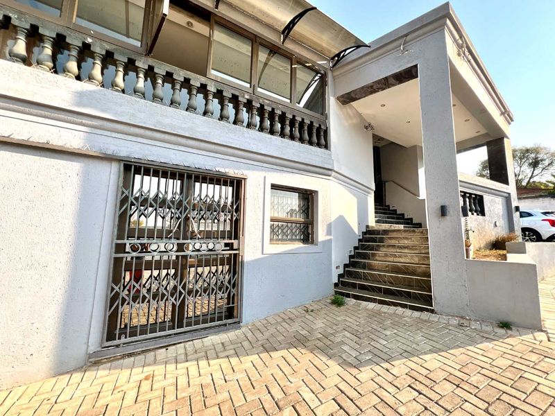 Spacious -5 Bedroom Home in Muckleneuck – Ideal for Family Living or Business - Photo 6