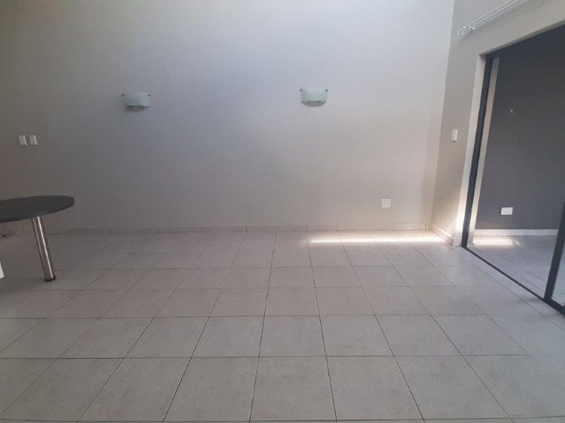 Sole Mandate !!! Beautiful Apartment For Sale in Palm Lakes Estate - Photo 4