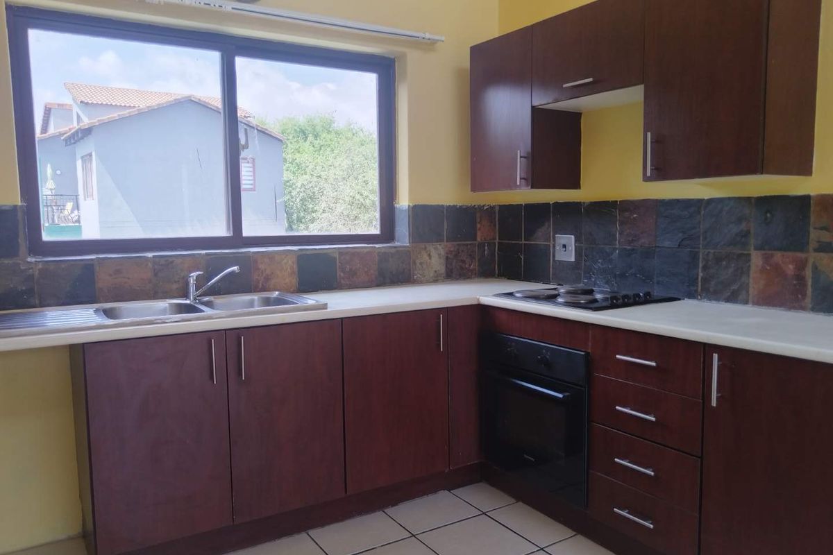 2-bedroom, 2-bathroom apartment for sale in the heart of Honeydew 2-bedroom, 2-bathroom apartment for sale in the heart of Honeydew.!! - Photo 5