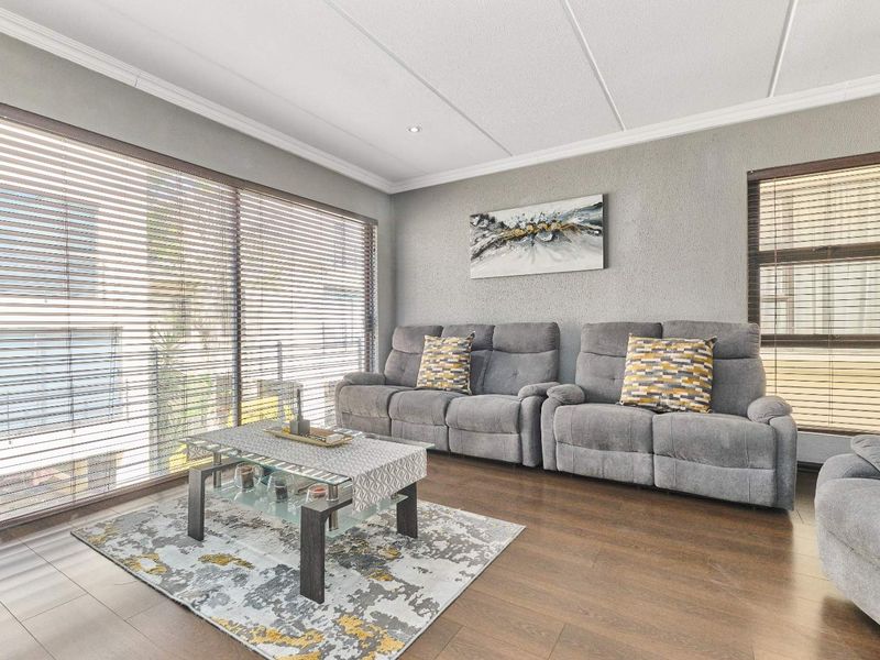 Modern Double-Story Retreat in Prime Location – Perfect for the Lock-Up-and-Go Lifestyle - Photo 6