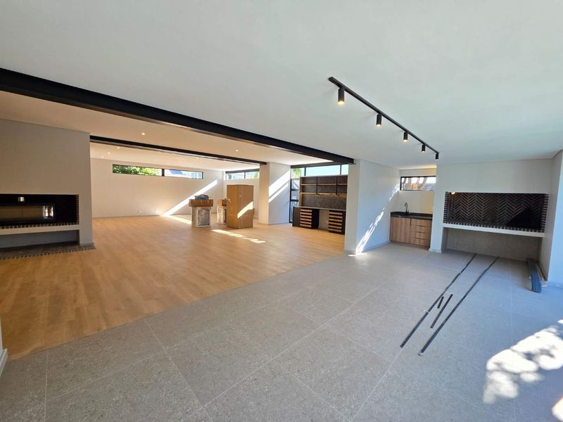 Exceptional 6-Bedroom Family Home in Sought-After Die Boord, Stellenbosch - Photo 3