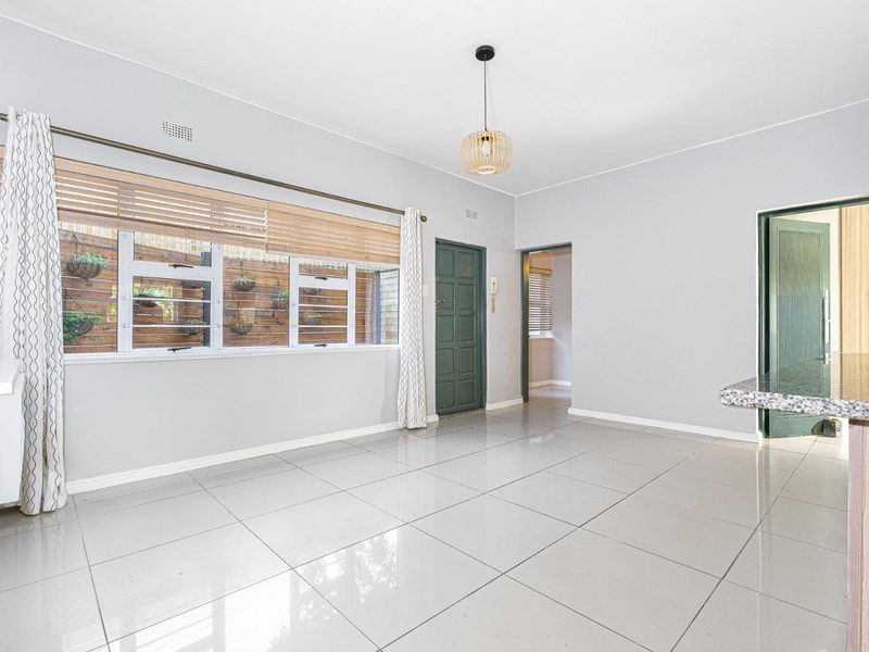 Rare two bed two bath ground floor apartment modern designed - Photo 8