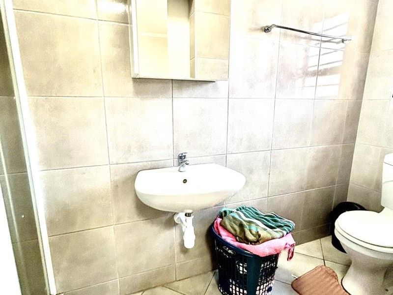 Family-Friendly 4 Bedroom Home in Osona Ext 4 - Photo 9