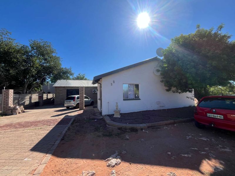 3 Bedroom House with Flat for Sale in Blydeville - Photo 9