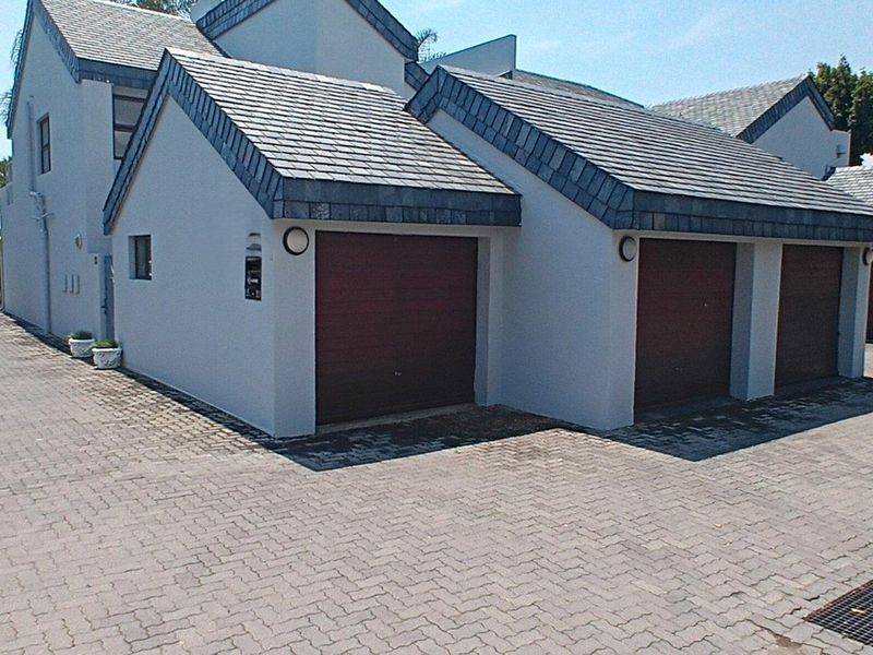 Lock-Up-and-Go Living: Ideal for Investors & First-Time Buyers! - Photo 2