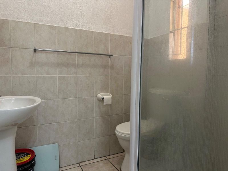 Sole mandate. Modern Bachelor Unit! - Photo 6