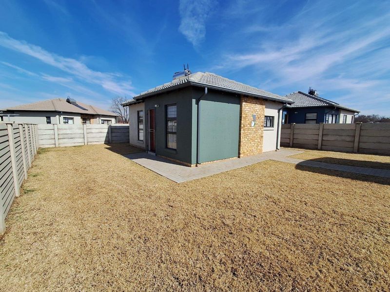 2 Bedroom Full Title Home in Secure Complex - Photo 2