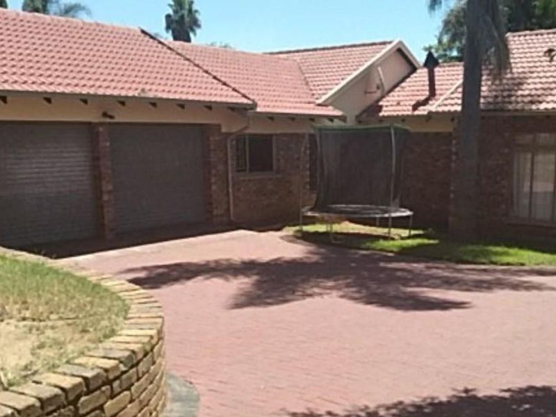 Priced to sell property - Photo 2