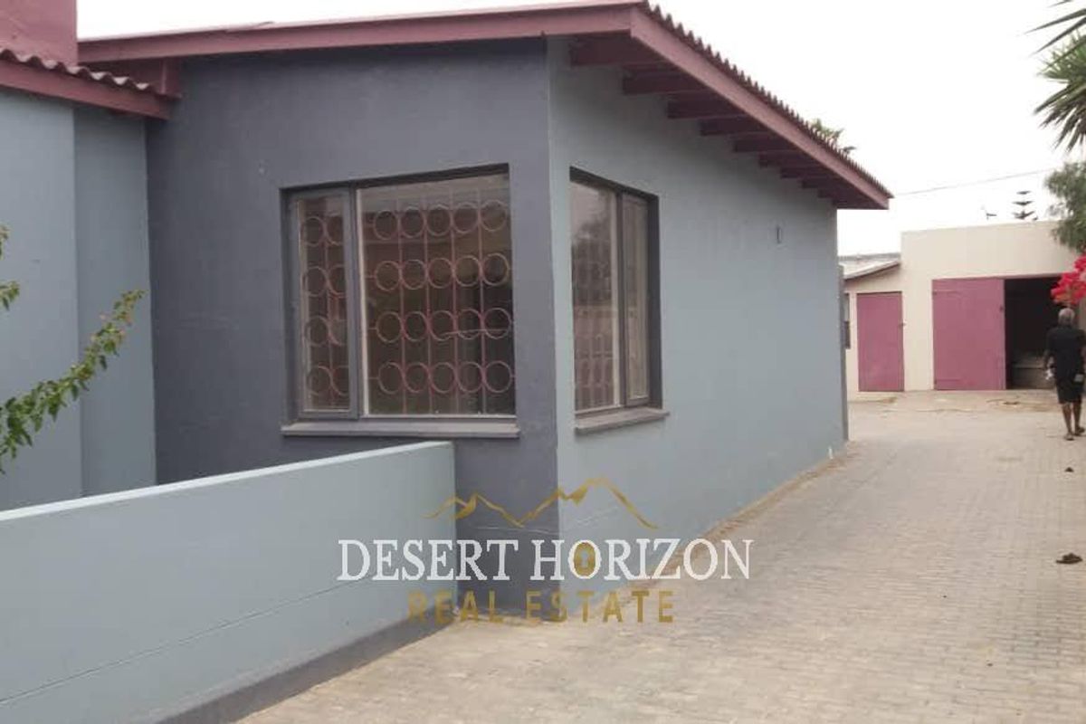 Swakopmund, Vineta | 3 Bedroom House For Sale with 2 Flats - Photo 3