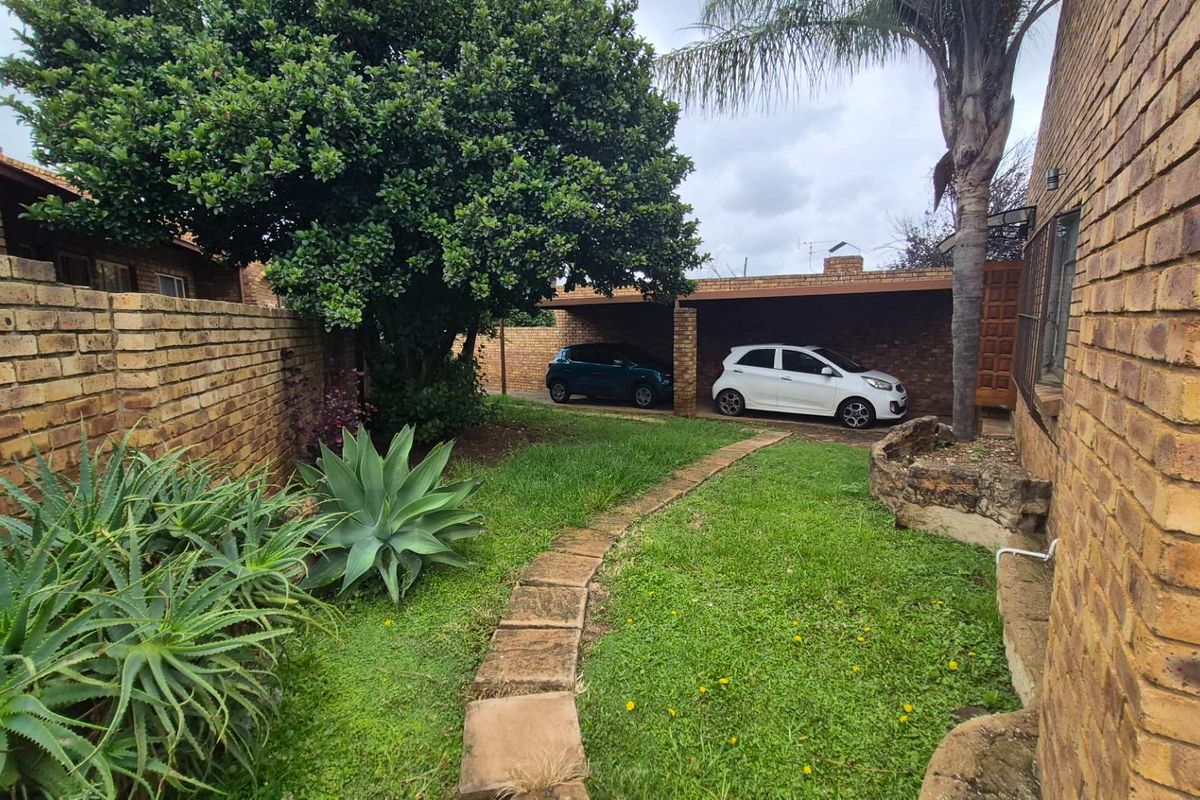 Ferreira Close: Where comfort meets charm, and your future begins - Photo 3