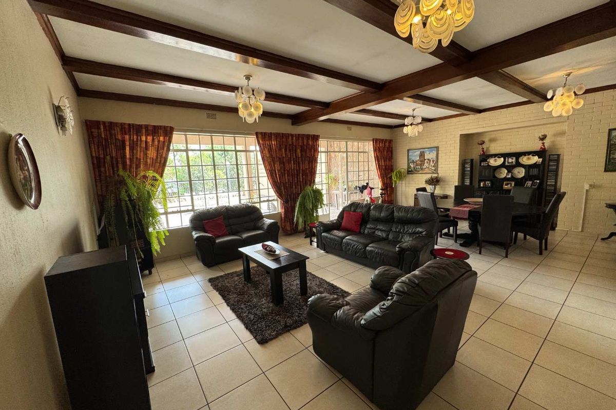 Magnificent Face brick Penthouse! - Photo 2