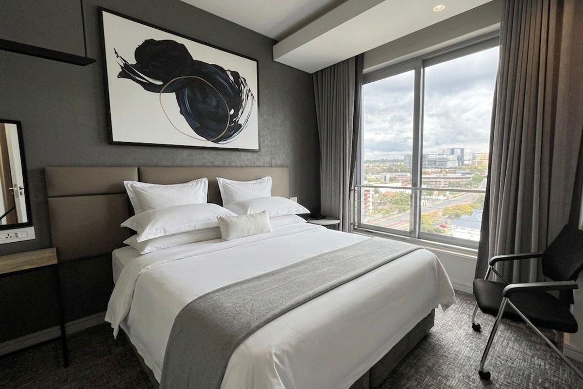 MODERN 1 BEDROOM APARTMENT AT CAPITAL SANDTON - Photo 5