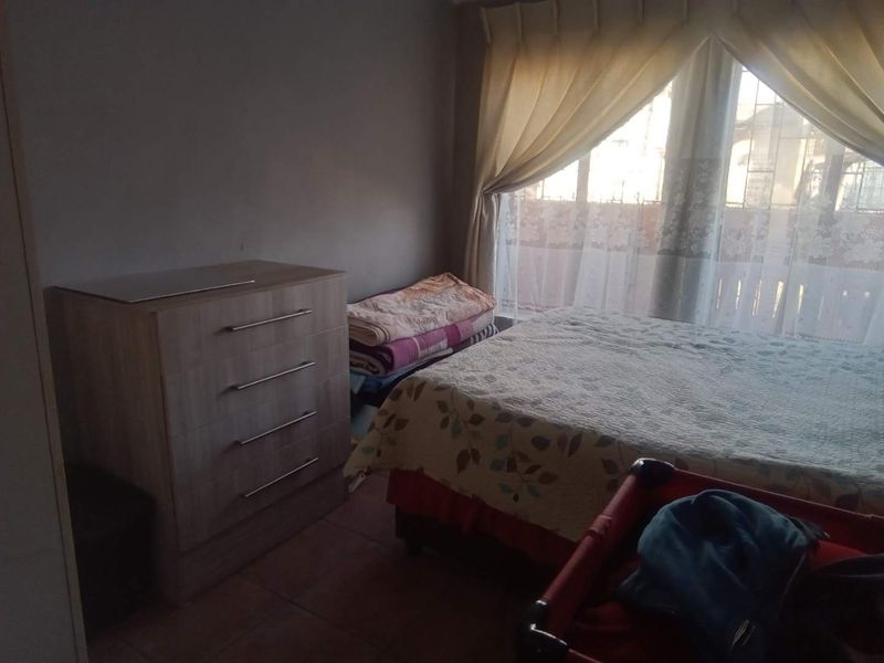 3 bedroom house in Siluma view,Katlehong - Photo 7