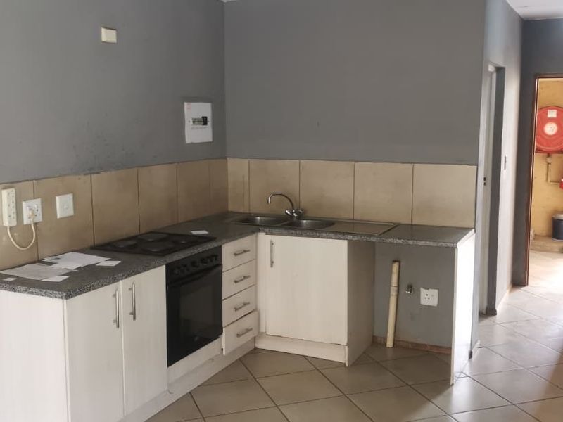 Open-Plan Living in a Delightful 2-Bedroom Home!! - Photo 3