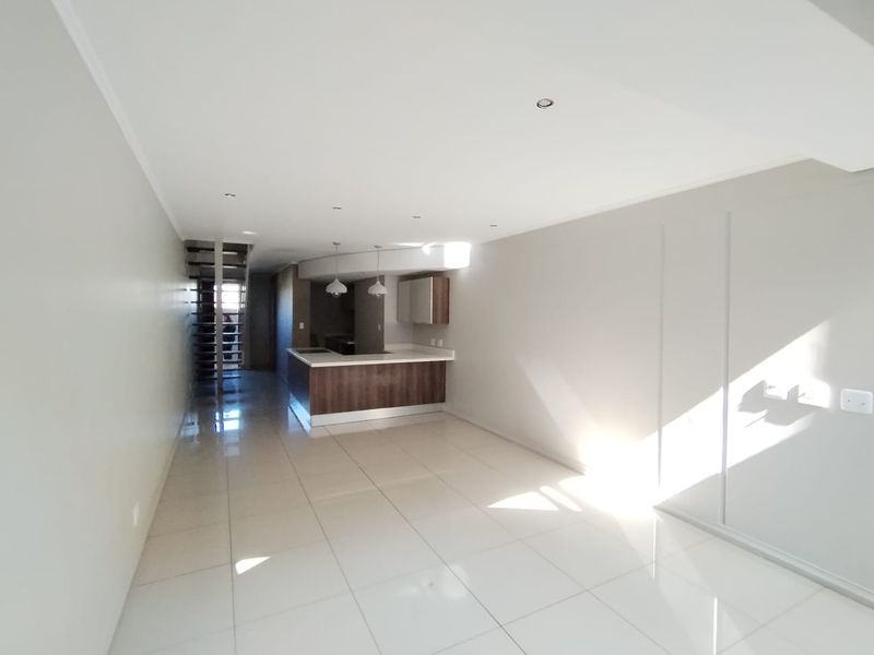 Modern and beautiful duplex apartment in Menlo Park. - Photo 10