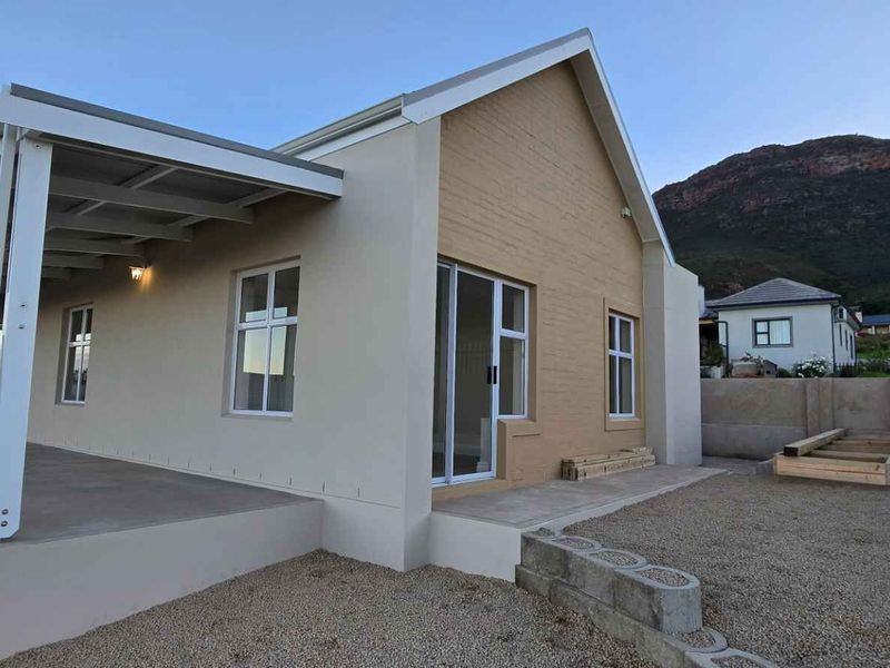 Your Mountain Retreat: New Home with Estate Amenities & Views - Photo 4