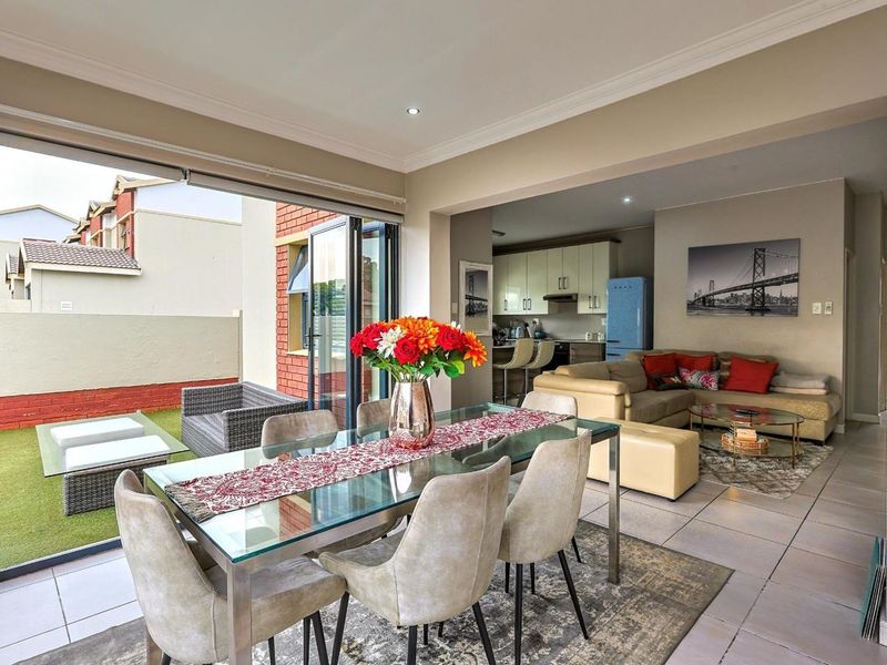 Sleek Modernity Meets Effortless Living - Photo 6