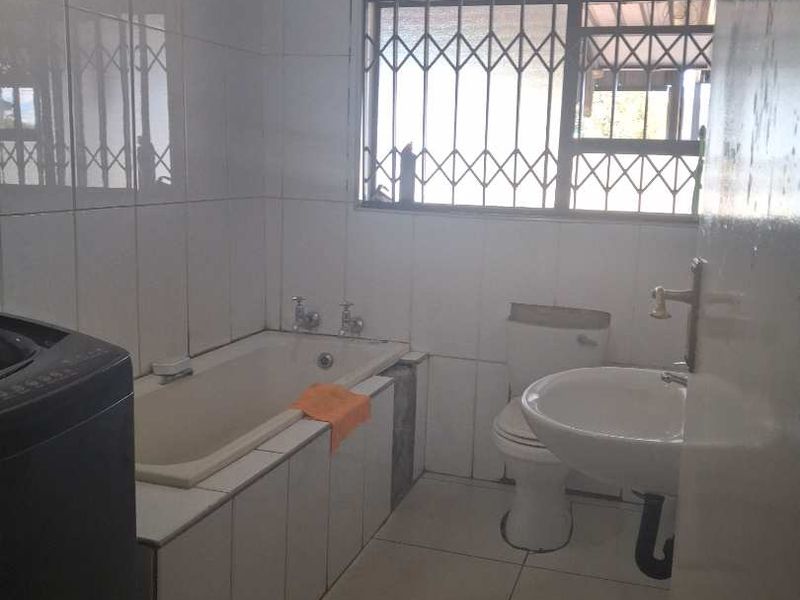 4 Bedroom House To Rent Unitas Park - Photo 8