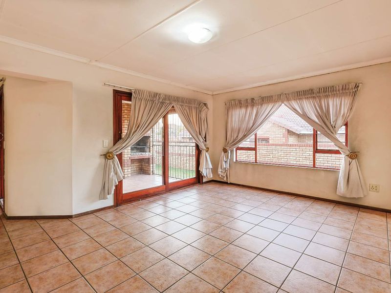 Spacious 3-Bedroom Home for Sale in Secure Meerlust Villas - Photo 4
