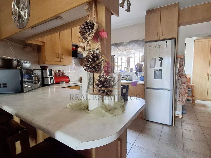 Prime Location - Double-Storey Apartment for Sale in CBD, Swakopmund - Photo 4