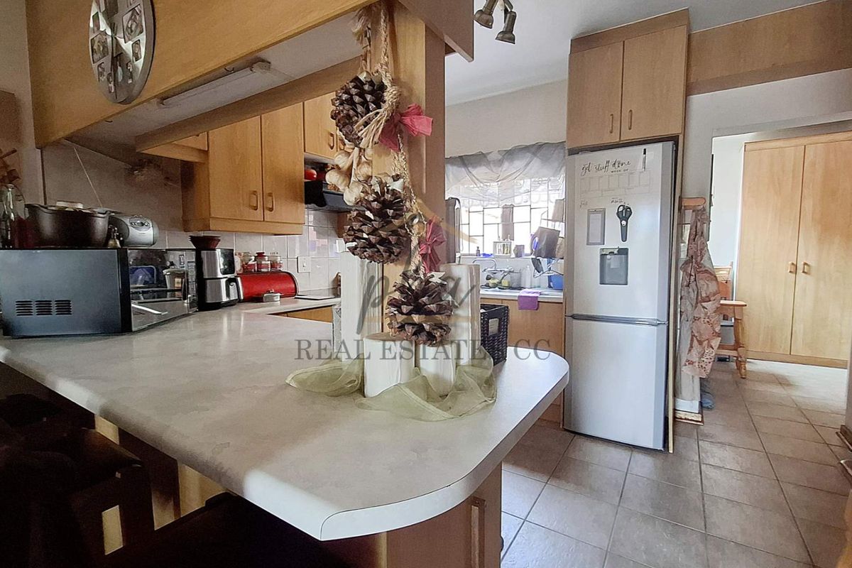 Prime Location - Double-Storey Apartment for Sale in CBD, Swakopmund - Photo 4