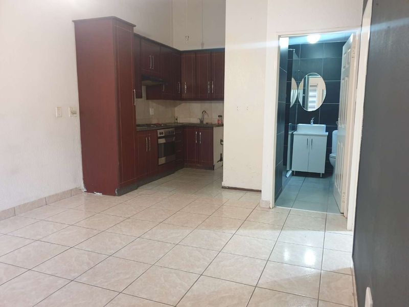 3 Bedroom unit with Private Garden - Photo 6