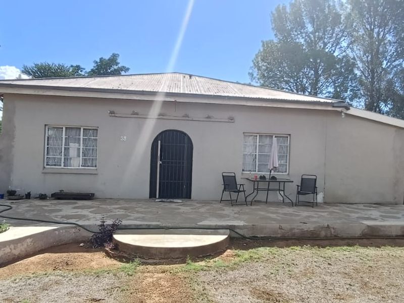 THIS HOUSE IS VERY COMFORTABLE INSIDE.  NICE WOODEN FLOORS. LARGE YARD. PRICE  AFFORDABLE. - Photo 2