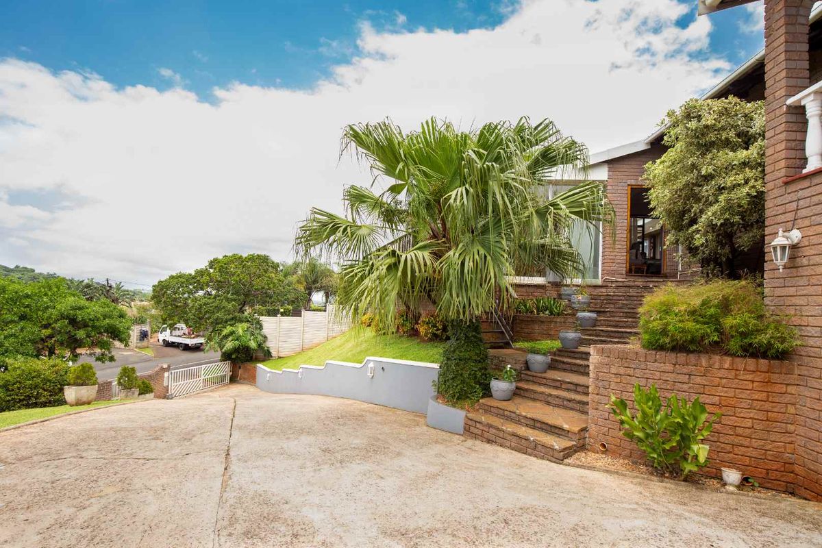 Immaculate elevated 3 bedroom home with stunning inland views - Photo 5