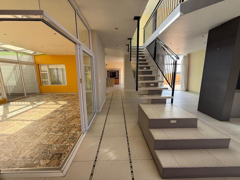 TO LET- 4 BEDROOM, 3 BATHROOM FAMILY HOME IN KRAMERSDORF, SWAKOPMUND, NAMIBIA - Photo 3