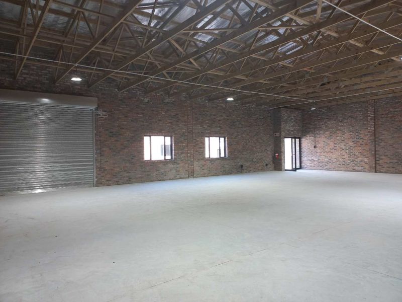 Single level warehouse space, Fairview. Available immediately! - Photo 5