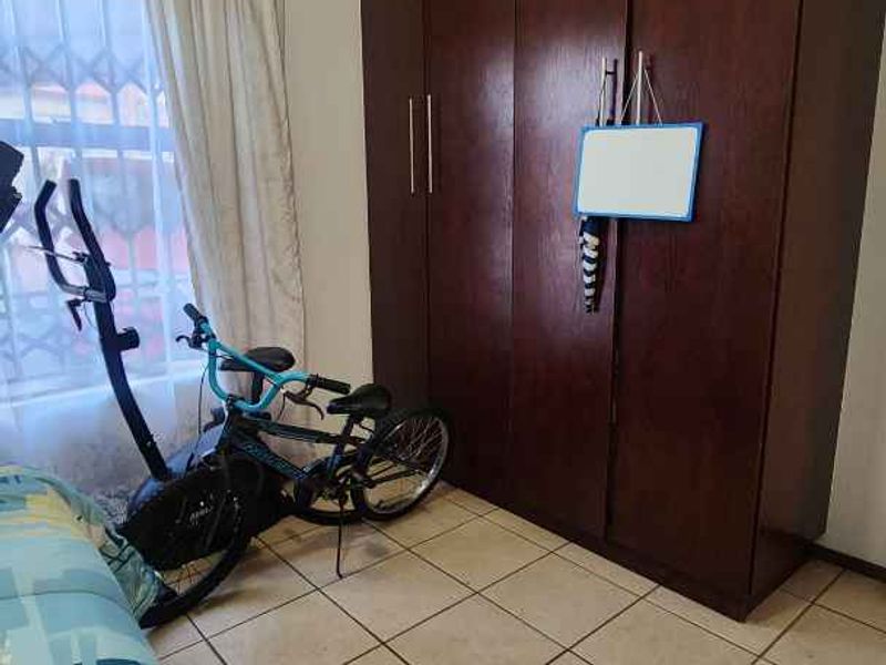 3 Bedroom House For Sale in Heatherview - Photo 10