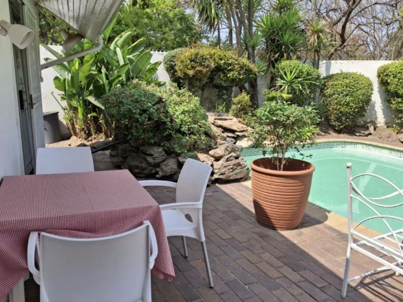 A GORGEOUS ONE BEDROOM FURNISHED COTTAGE - Photo 3