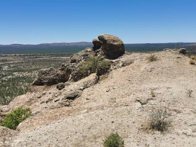 Mountain range farm with the Ugab river’a canyons covering half of the farm - Photo 2