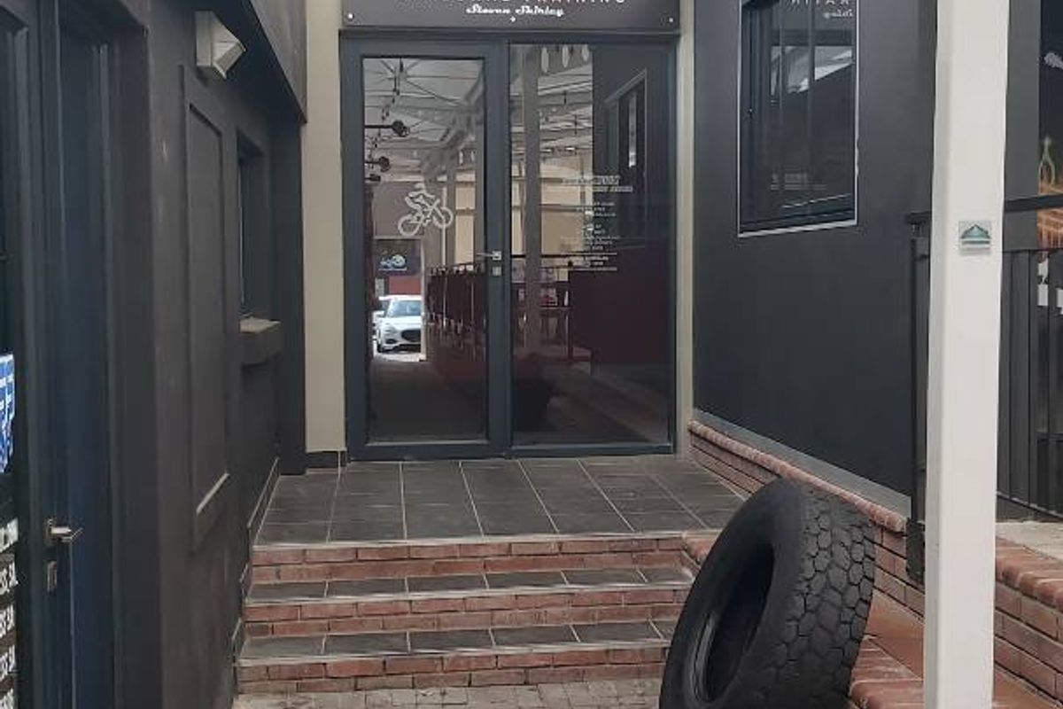 Mixed use Premises to let on Main Road Walmer. - Photo 3