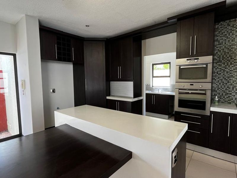 Exclusive Townhouse For Sale - Photo 7