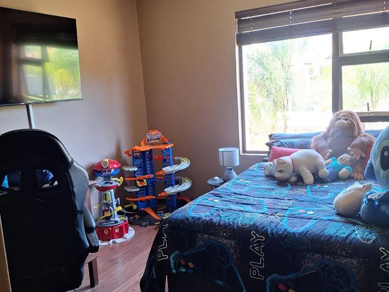 4 Bedroom Family Home To Rent Melodie Hartbeespoort - Photo 7