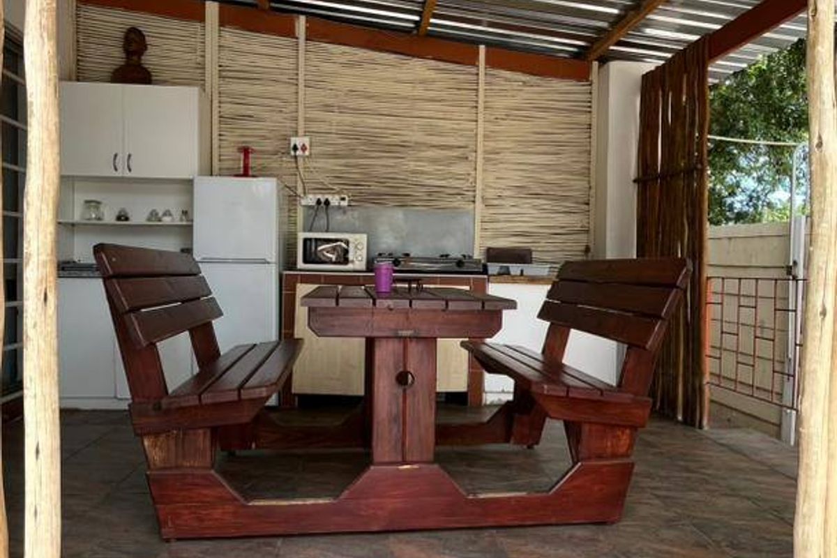 Fully Operational Guesthouse | 6 En-Suite Units | Erf 1,434m2 - Photo 5