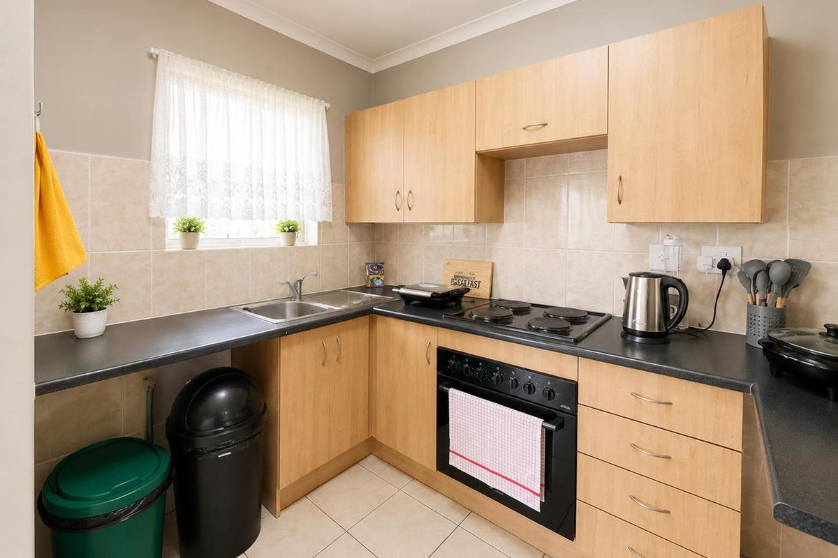 Beautiful First-Floor Apartment in Secure Estate! - Photo 5