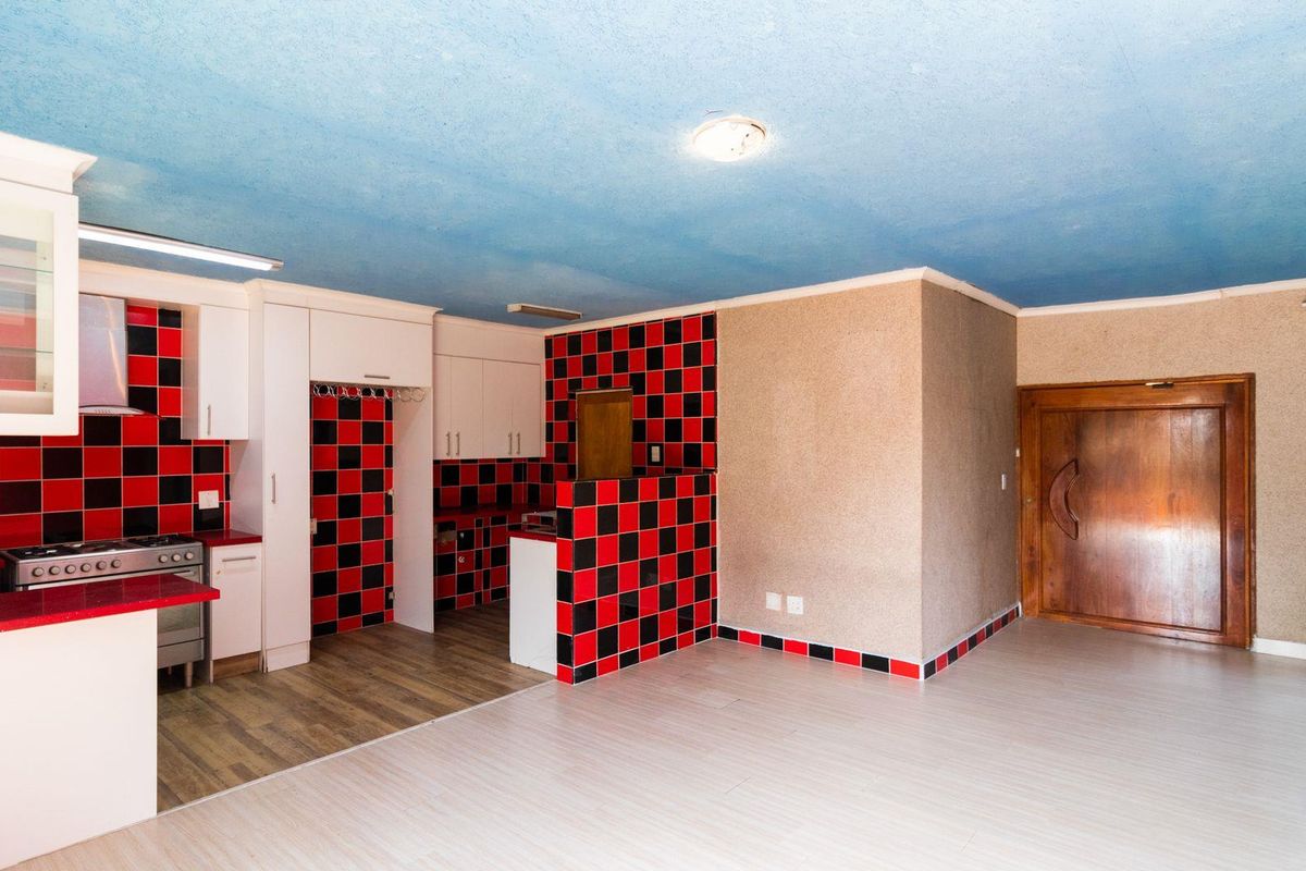 Charming Family Home: 2 Beds, Open Plan Living, Room to Grow - Photo 5