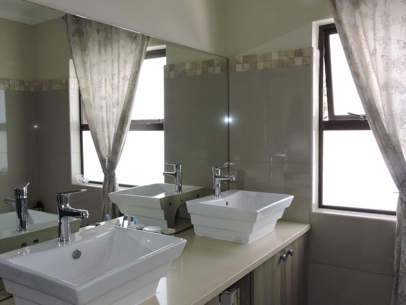 Charming 3-Bedroom Home within secure villas estate - Photo 7