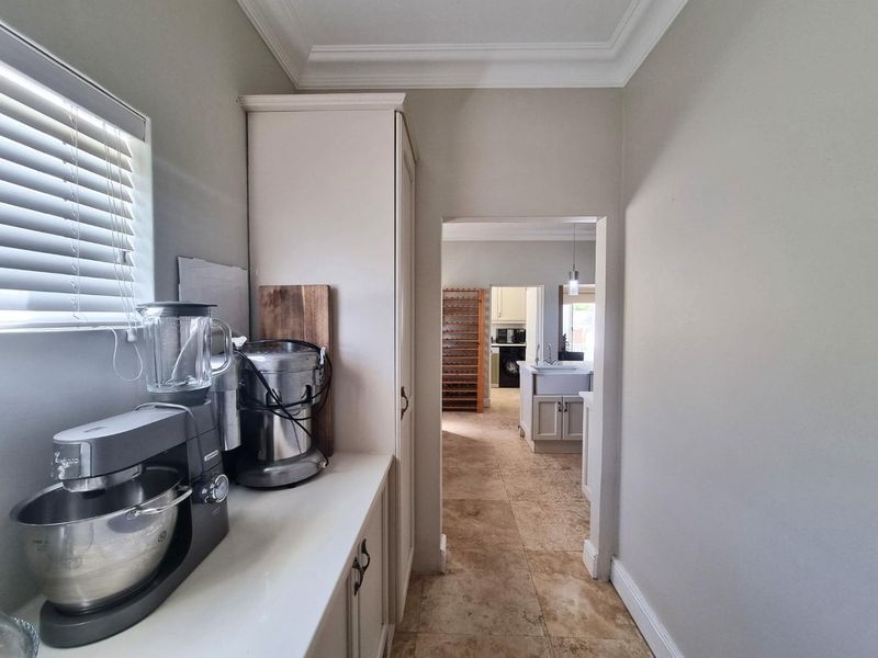 Where Ocean Views Meet Timeless Elegance - Photo 7