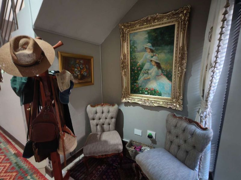 EXCLUSIVE MANDATE -BEAUTIFUL HOME WITH LOTS OF EXTRAS IN THE GOLF ESATE - Photo 5