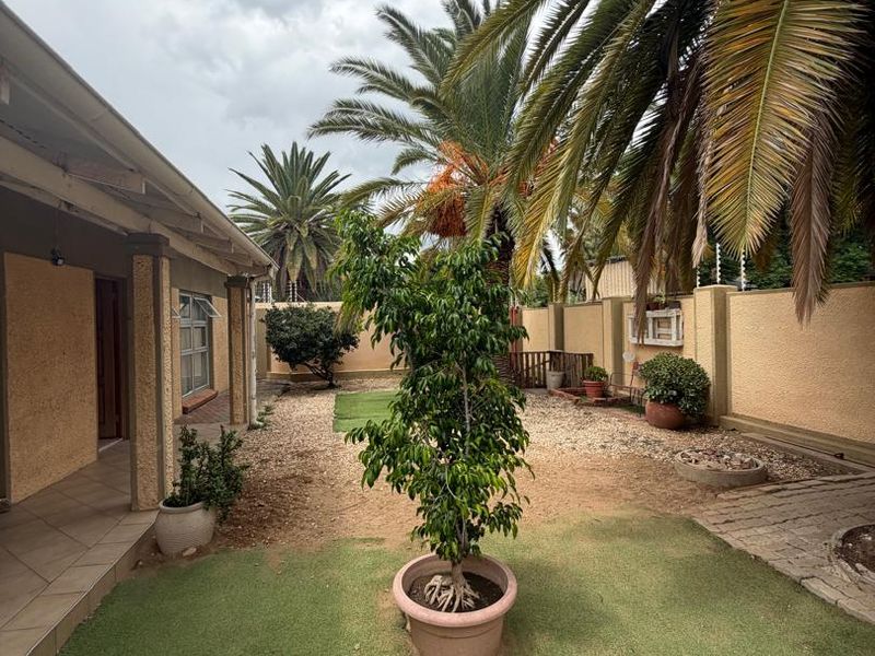 🏡 Property for Sale – Spacious Home with Income Potential - Photo 8